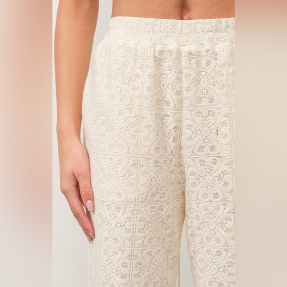 Pretty garbage crotchet lace napkin top and pants set - Picture 8 of 9